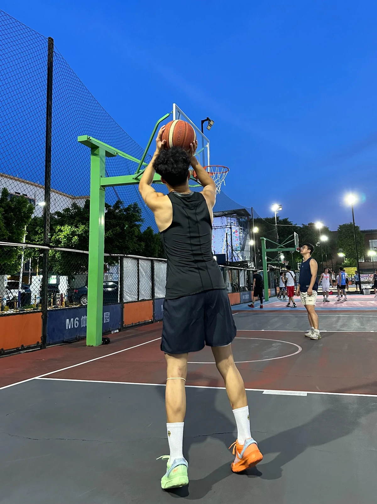 如何在快攻中合理分配场上位置?_1
